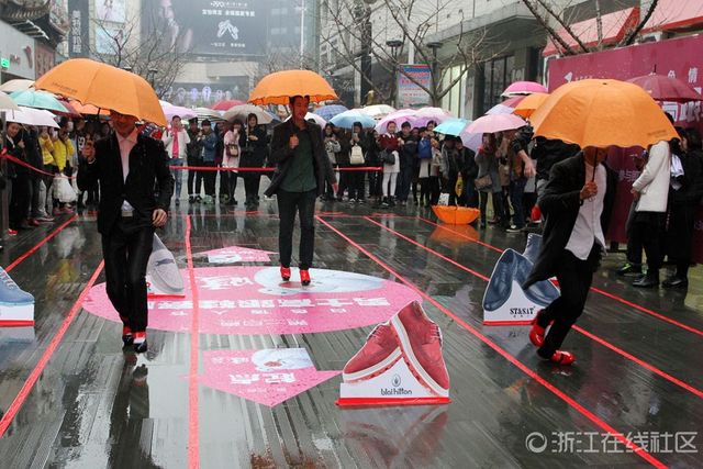 猛男穿高跟鞋赛跑 千姿百态