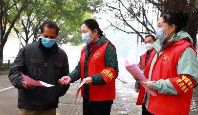 百色市平果县：志愿者筑牢防控疫情“防火墙”