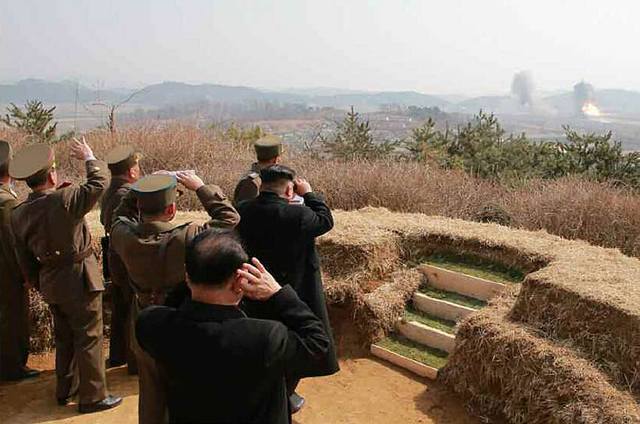 金正恩赴航空及反航空军视察打击训练