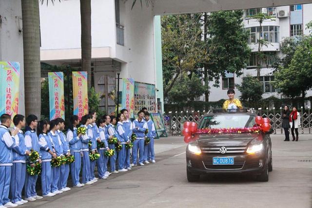 珠海一中学中考誓师如“阅兵”往届黑马喊话