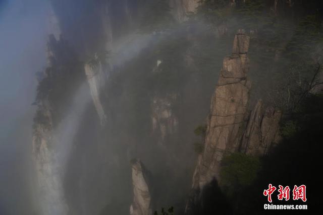 安徽黄山风景区“佛光”现身