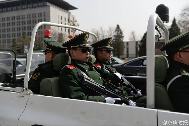 揭秘北京街头坐敞篷车巡逻执勤的武警