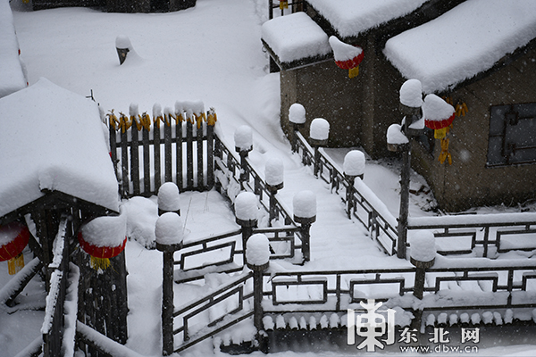 中国雪乡今冬首场大雪如约而至 降雪已近30公分