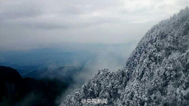 四川峨眉山景区迎7年来最大降雪