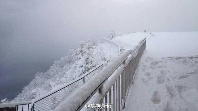 四川峨眉山景区迎7年来最大降雪