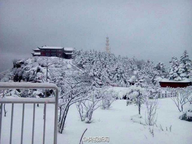 四川峨眉山景区迎7年来最大降雪