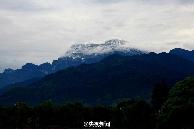 四川峨眉山景区迎7年来最大降雪