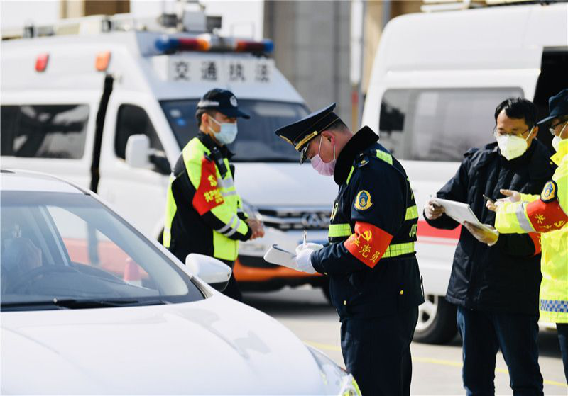 （宿迁市交通运输综合行政执法支队供稿 交通运输列表 三吴大地宿迁 移动版）宿迁市交通执法队员24小时坚守防控一线