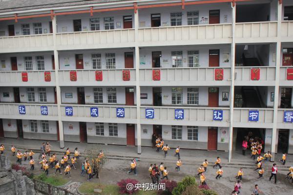 贵州发生5.5级地震 数千小学生3分钟内成功疏散