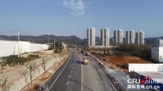 贵州贵阳：改貌大道建成通车