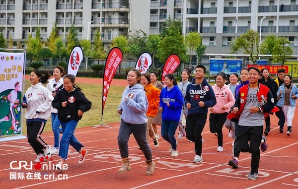 [唐已审][供稿]桂林两所高校倡导大学生“吃动平衡”