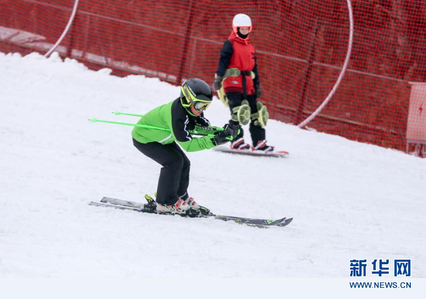 “滑雪季”感受冰雪魅力