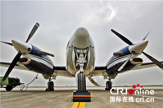 西安航空基地：打造丝路起点航空新名片 西安模式搭起空中交流桥梁_fororder_世界著名公务机型国王C90亮相本次通航大会（摄影 陈肖）