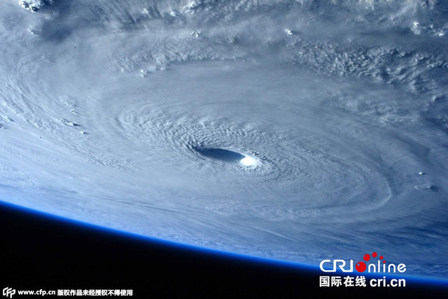 国际空间站宇航员拍摄超强台风"美莎克"