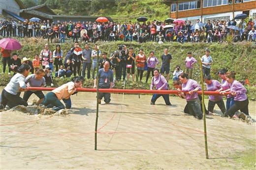 桂林龙胜举办“花炮节”活动