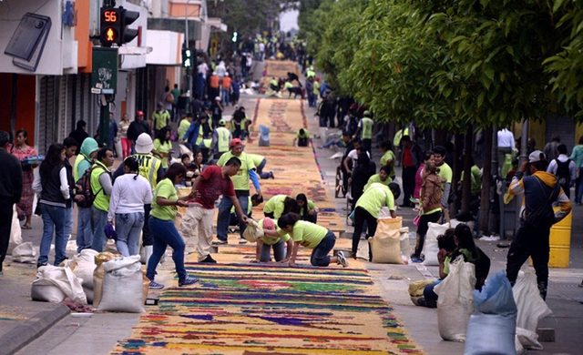 危地马拉制2300米锯末地毯 打破世界纪录