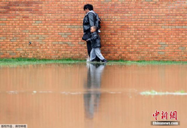 美国肯塔基州遭暴雨袭击引发洪灾