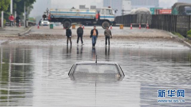 长沙暴雨袭城 多处出现严重内涝