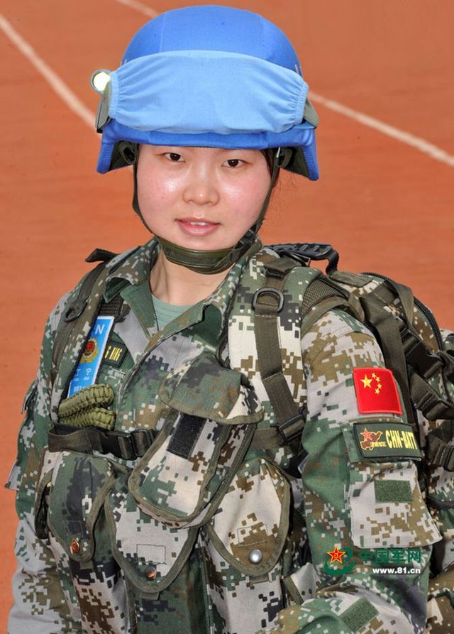 军媒发中国首支维和步兵营女兵个人照