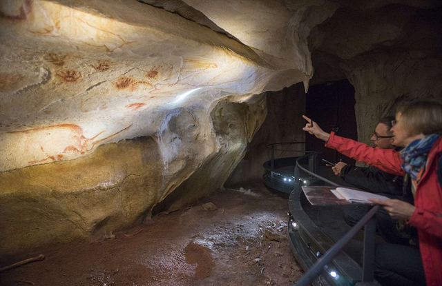 法国3.6万年前史前洞穴壁画复制品曝光 精美绝伦