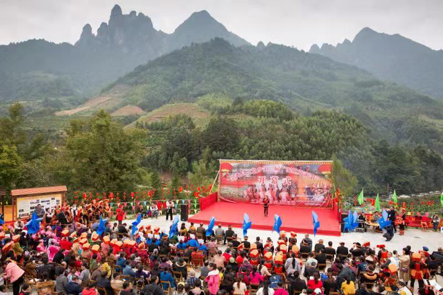 【唐已审】【原创】金秀三角乡：泥鳅旅游节引客来