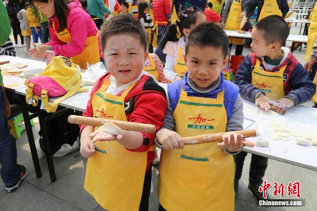 河南18地17000人同时包饺子创吉尼斯世界纪录