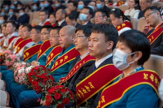 河南中医药大学举行抗击新冠肺炎疫情表彰大会