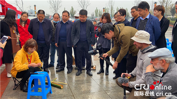 外国“网红”走进渭南大荔开启 “黄河岸边有非遗”活动