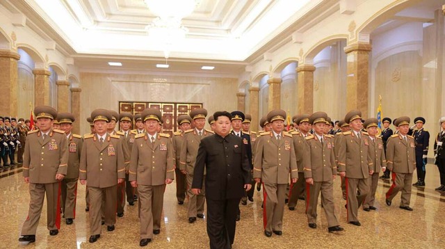 金正恩拜谒锦绣山太阳宫 誓建第一强国和人民乐园