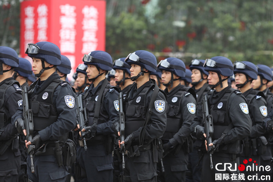 【CRI专稿 图文】重庆警方启动全市社会面大巡防【内容页标题】构建城市安全保障体系 重庆警方启动全市社会面大巡防