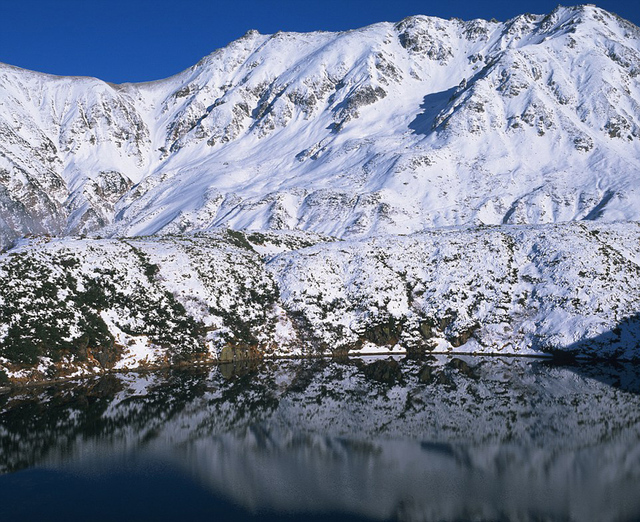 日本立山黑部阿尔卑斯路线开放 可欣赏雪墙奇观