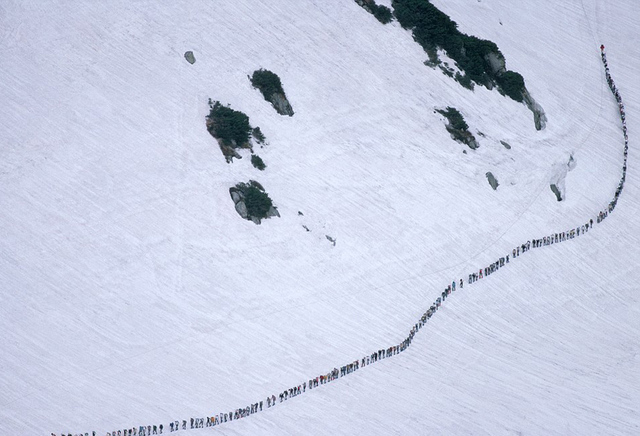 日本立山黑部阿尔卑斯路线开放 可欣赏雪墙奇观