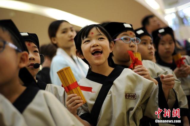 天津儿童国学风“秀出中国范”