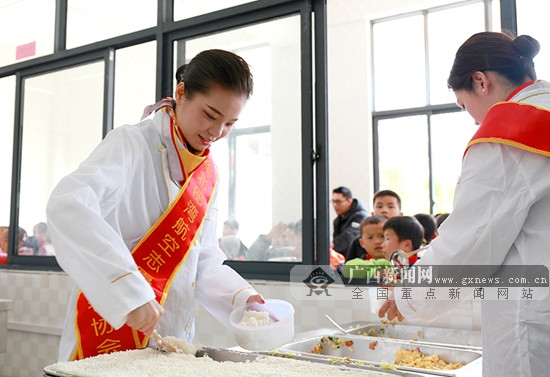 “北部湾航空希望厨房”启用 孩子们吃上热饭菜了