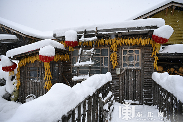 中国雪乡今冬首场大雪如约而至 降雪已近30公分