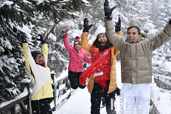 中国雪乡今冬首场大雪如约而至 降雪已近30公分