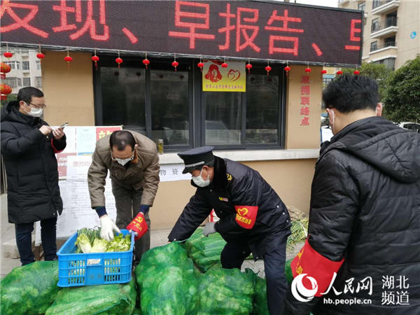 湖北黄冈施行“最严封闭令” “四类人员”居住过的单元楼封闭管理