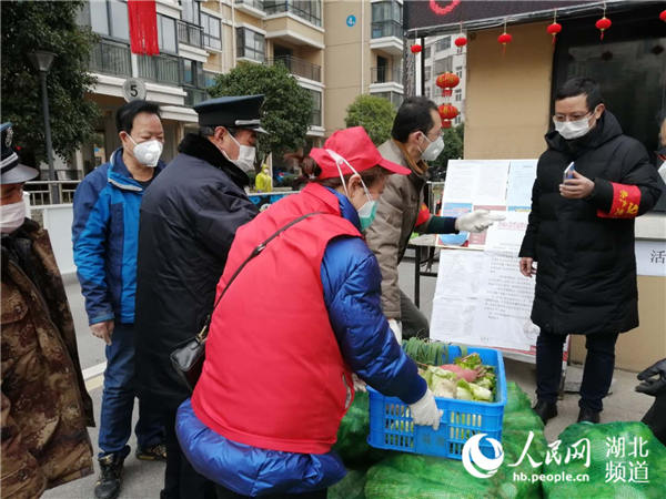 湖北黄冈施行“最严封闭令” “四类人员”居住过的单元楼封闭管理