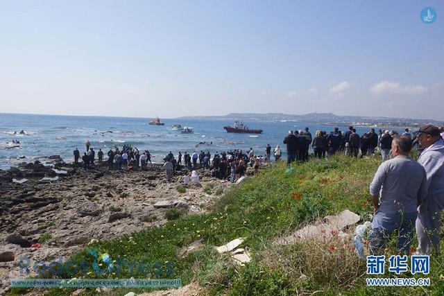 载约200人非法移民船在希腊海域沉没