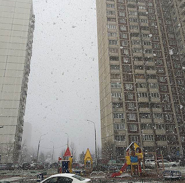 莫斯科4月吹起暴风雪 网友：全球变暖绕道了