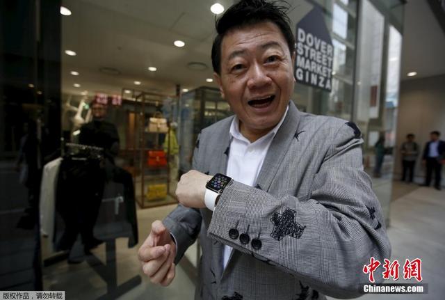 Apple Watch开售 日本"果粉"购表难掩激动