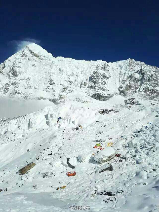 珠峰南坡雪崩现场画面曝