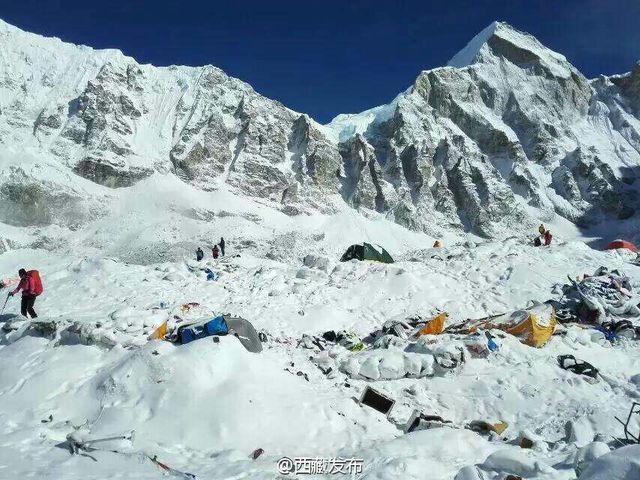 珠峰南坡雪崩现场画面曝