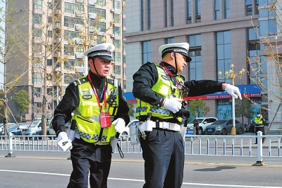 快速查酒驾 铁骑大比拼 无人机“探案” 全国交警齐聚郑州切磋“武艺”