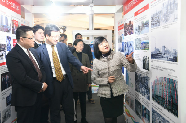 香港特区政府“飞跃四十载 同发展共繁荣”巡回展览在沪揭幕