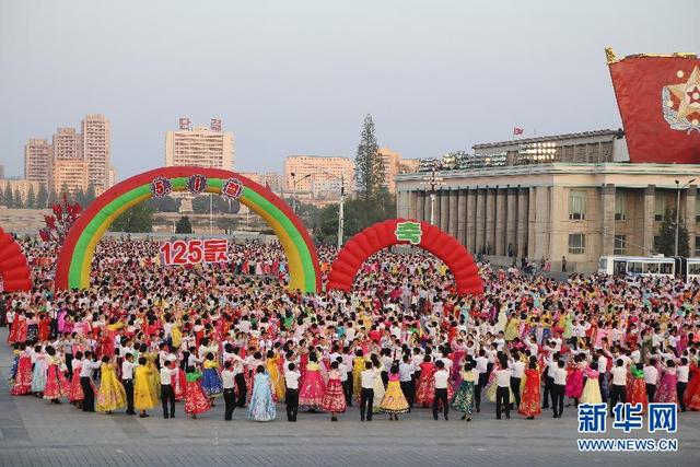 朝鲜举行互动舞会庆祝“五一”国际劳动节