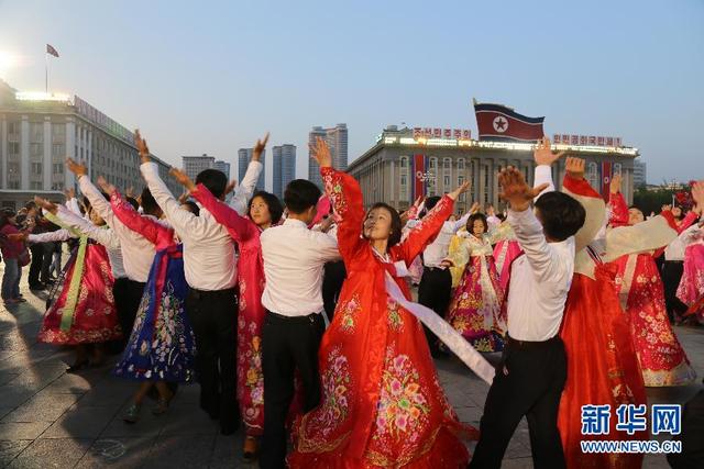 朝鲜举行互动舞会庆祝“五一”国际劳动节