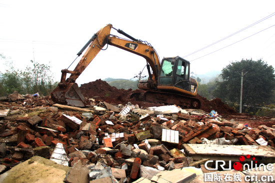 【区县联动】【铜梁】重庆铜梁东城街道：全力治理城乡接合部建筑垃圾【区县联动 列表】铜梁东城街道治理城乡接合部建筑垃圾