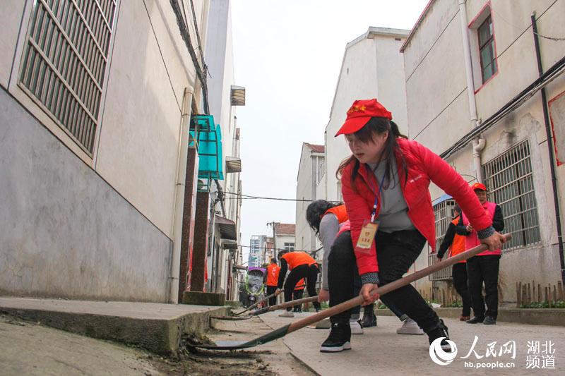 武汉新洲：2000余人诵读“美丽新洲 文明晾晒”公约