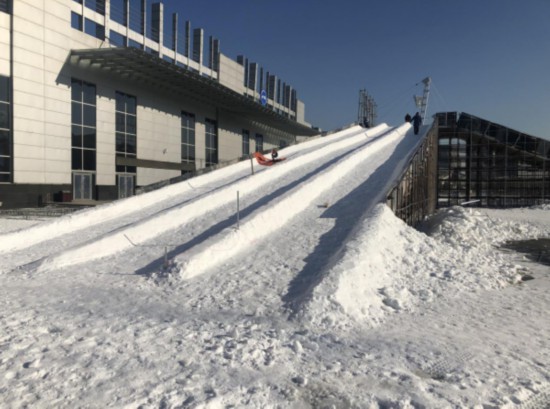 探营雪博会、冰雪旅游节：布展工作紧张进行